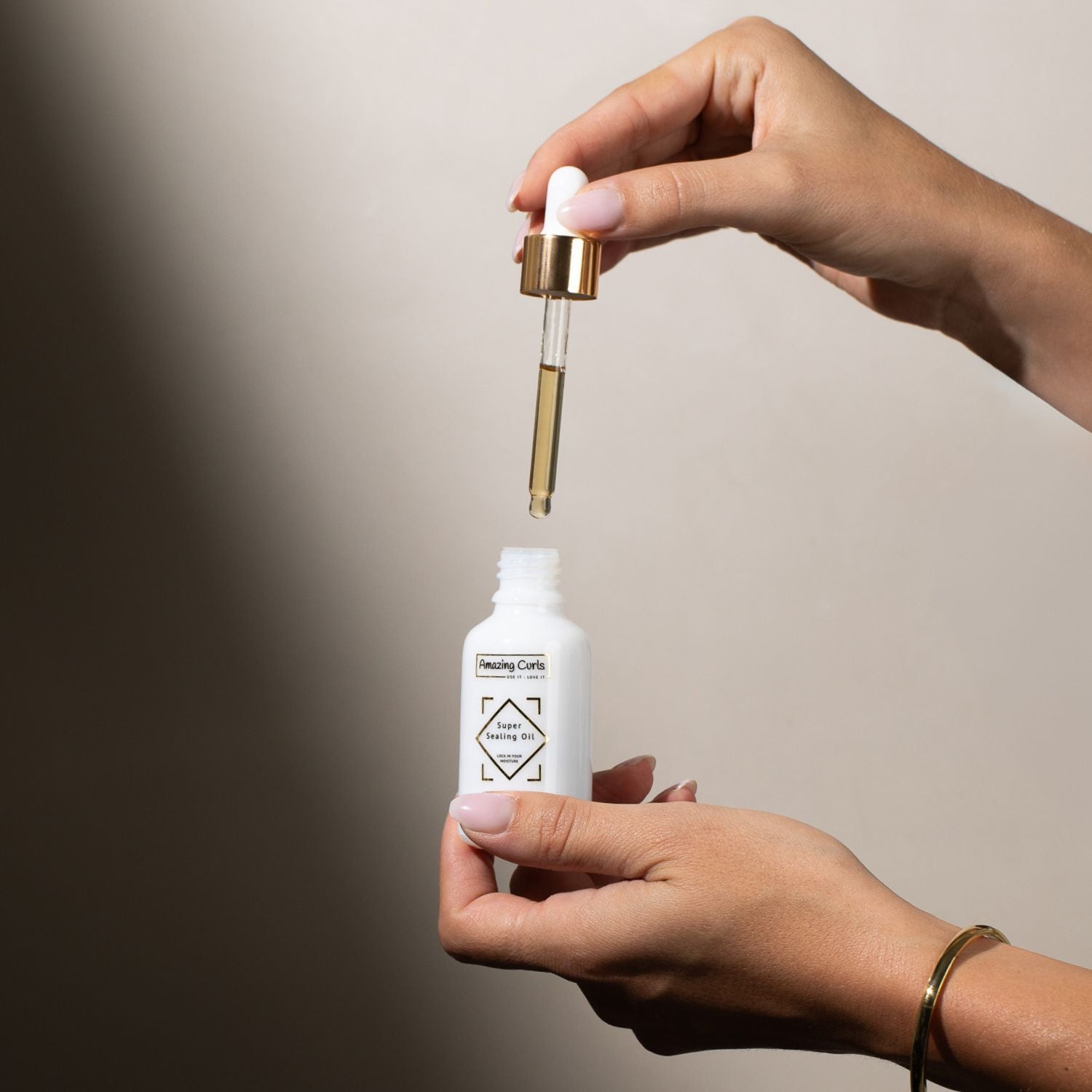 CG Curls Amazing Curls Super Sealing Oil 30 ml (VOLLE GRÖSSE)