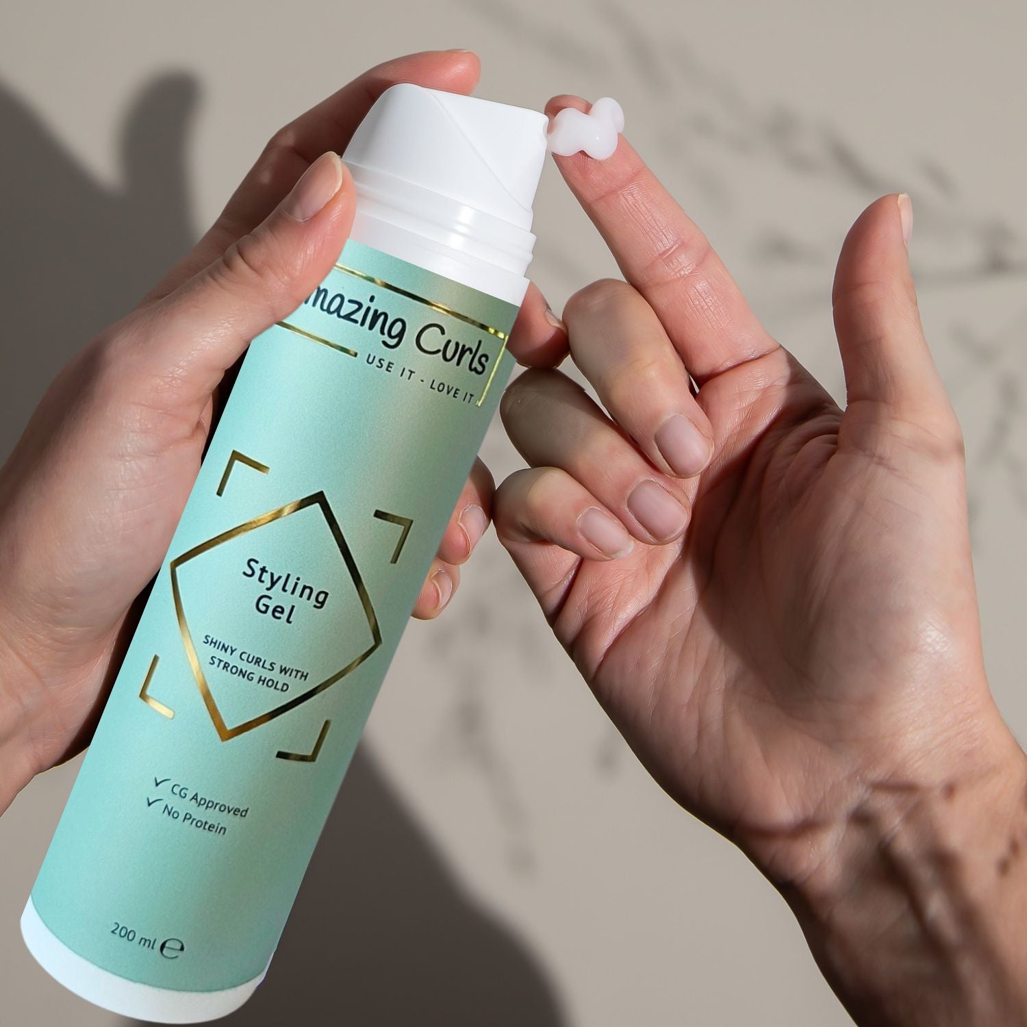 cg curls styling gel op hand